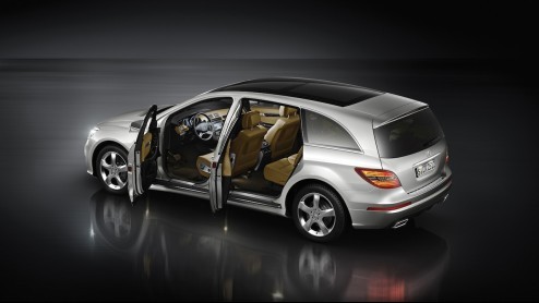 Mercedes-Benz kan er niet om heen: de R-Klasse is door de jaren heen niet cht in de smaak gevallen. Ook in Amerika is het succes van het model achtergebleven bij de verwachtingen. Daarom hebben de Du