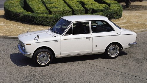 Feest bij Toyota op komst. Morgen bestaat het merk precies 75 jaar. Kiichiro Toyoda liet op 3 november 1937 Toyota Motor Company registreren. Zijn eerste product was de Toyota AA. In de jaren vijfti