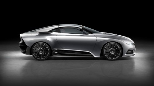 Saab deed de belofte een conceptcar te presenteren in Genve. En dit is 'm, de Saab PhoeniX. Een spectaculaire sportauto, genspireerd op de aerodynamische designfilosofie uit Zweden en met een heel i