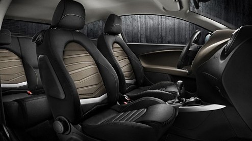 Alfa Romeo ziet ook toekomst in de TwinAir motor voor de MiTo. In Nederland is deze uitvoering belastingvrij. De Italiaan debuteert met tweecilinder op de IAA. Ook de 1.3 JTDm verschijnt in nieuwste c