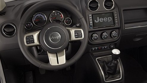 In de markt voor een nieuwe Jeep Compass Sport? Dan heb je tijdelijk de keuze uit n van de vijf gratis Value Packs met bijvoorbeeld navigatie, een winterpakket, een elektrische scooter(!) of aantrek