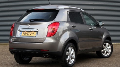 Ssangyong is in Nederland terug van weggeweest. De nieuwe importeur van het Koreaanse merk valt met de neus in de boter, nu de benzineversie van de nieuwe Korando en Actyon Sports pick-up gereed is vo