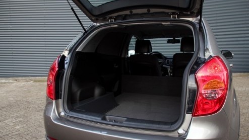 Ssangyong is in Nederland terug van weggeweest. De nieuwe importeur van het Koreaanse merk valt met de neus in de boter, nu de benzineversie van de nieuwe Korando en Actyon Sports pick-up gereed is vo