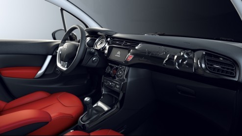 Citron grijpt de Autosalon van Genve aan om de DS4 in de schijnwerpers te zetten. Ook maakt de zeer sportieve DS3 WRC zijn entree en hebben de Fransen extra chique uitvoeringen van de C3 en C6 geree
