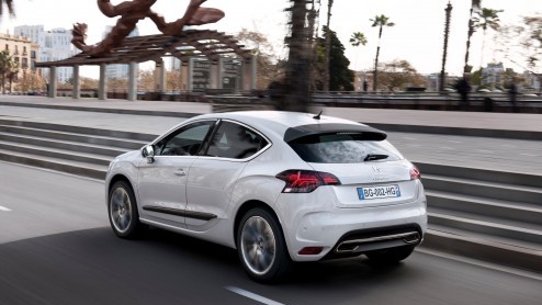 De nieuwe Citron DS4 is volgens zijn makers allerminst doorsnee, bedoeld voor degene die eens wat anders wilt rijden en stiekem de gewone Citron-modellen te braaf vindt. Hoe maakt deze rebelse Frans