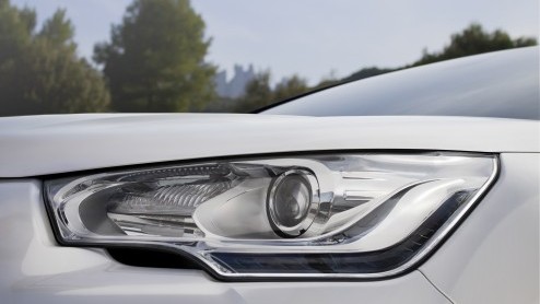 De nieuwe Citron DS4 is volgens zijn makers allerminst doorsnee, bedoeld voor degene die eens wat anders wilt rijden en stiekem de gewone Citron-modellen te braaf vindt. Hoe maakt deze rebelse Frans