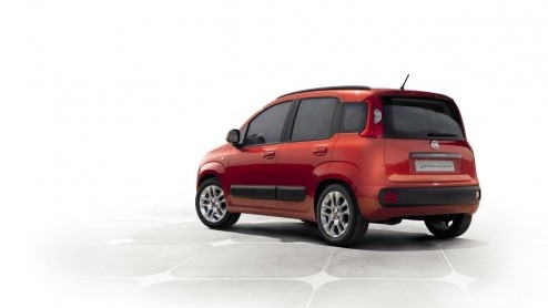 De nieuwe Fiat Panda is geboren! Nou ja, digitaal dan. De overbekende Italiaanse stadsauto debuteert op de IAA en gaat eind dit jaar al in productie. Nu weten we alle details; hij wordt zuiniger met T