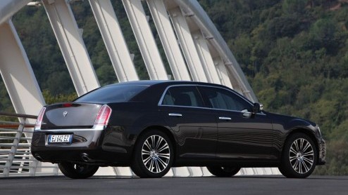 Fiat heeft de aandelen van Chrysler overgenomen en gaat in Europa de voormalige Chrysler modellen als Lancia verkopen. De 300C is omgelabeld tot Lancia Thema en de Voyager gaat gewoon als Lancia Voyag