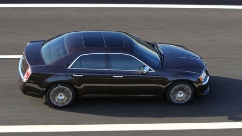 Fiat heeft de aandelen van Chrysler overgenomen en gaat in Europa de voormalige Chrysler modellen als Lancia verkopen. De 300C is omgelabeld tot Lancia Thema en de Voyager gaat gewoon als Lancia Voyag
