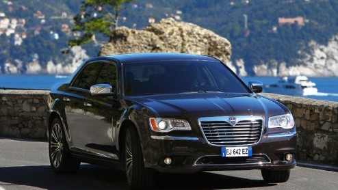 Fiat heeft de aandelen van Chrysler overgenomen en gaat in Europa de voormalige Chrysler modellen als Lancia verkopen. De 300C is omgelabeld tot Lancia Thema en de Voyager gaat gewoon als Lancia Voyag
