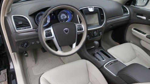 Fiat heeft de aandelen van Chrysler overgenomen en gaat in Europa de voormalige Chrysler modellen als Lancia verkopen. De 300C is omgelabeld tot Lancia Thema en de Voyager gaat gewoon als Lancia Voyag