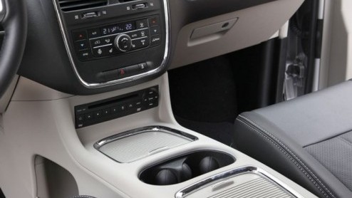 Fiat heeft de aandelen van Chrysler overgenomen en gaat in Europa de voormalige Chrysler modellen als Lancia verkopen. De 300C is omgelabeld tot Lancia Thema en de Voyager gaat gewoon als Lancia Voyag