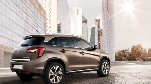 SUV-nieuws bij Citroen. Vanaf mei voegt de nieuwe C4 Aircross zich toe aan de modelfamilie. Net als bij de C-Crosser speelden de Fransen daarvoor leentjebuur bij Mitsubishi. Toch heeft de Aircross een