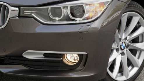 De nieuwe BMW 3 Serie belooft een goed nieuws show te worden dankzij innovatieve moderne snufjes, nog zuiniger motoren en meer interieurruimte. Grote vraag is nu hoe de F30-generatie zich op de weg