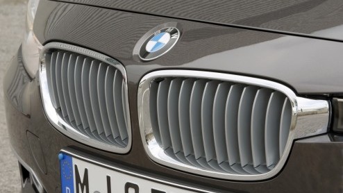 De nieuwe BMW 3 Serie belooft een goed nieuws show te worden dankzij innovatieve moderne snufjes, nog zuiniger motoren en meer interieurruimte. Grote vraag is nu hoe de F30-generatie zich op de weg
