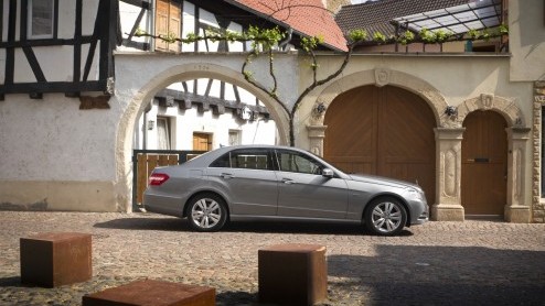 Mercedes-Benz blijft haar modelgamma continu te perfectioneren. Na de facelift van de C-Klasse dient er nu (al) nieuwe motortechniek voor de E-Klasse aan. De Duitsers hebben verse V6- en V8 motoren en