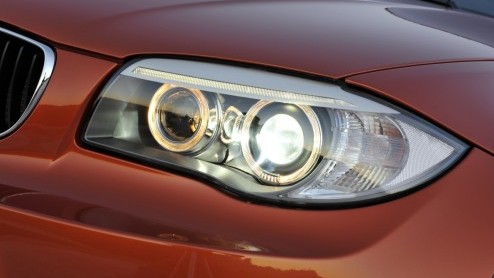 Men zegt wel eens; geen afscheid zonder vuurwerk. En dus komt BMW in de nadagen van de huidige 1 Serie met een spetterend topmodel, de 1 Serie M Coup. Voor 80 mille rijd je knallend de showroom uit m
