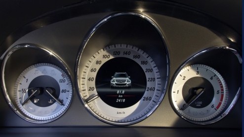 Wat is dat toch met de Mercedes-Benz GLK? Bouw je een stoere, compacte Gelnde in de geest van de legendarische G-Klasse, wil bijna niemand 'm (in Nederland) hebben! Onlangs is de compacte SUV verni
