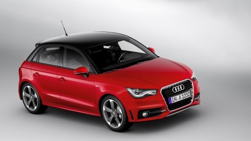 Hij is nu helemaal officieel: de Audi A1 Sportback. Deze nieuwe vijfdeursvariant wordt geleverd met twee zitplaatsen achterin en mag als eerste rekenen op een 1.4 TFSI met cilinderuitschakeling.