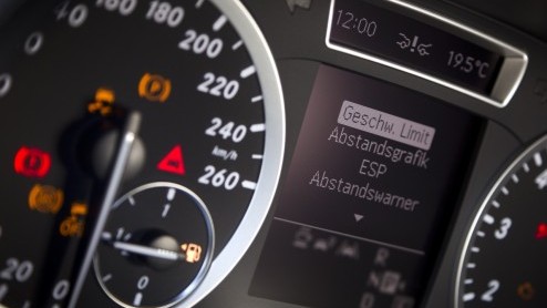 Kennen we 'm nog, de Mercedes-Benz B-Klasse? De functioneel vormgegeven MPV heeft een compleet nieuwe opvolger die gezien mag worden, ook nog eens lekker rijdt n vol zit met handige en veilige innova