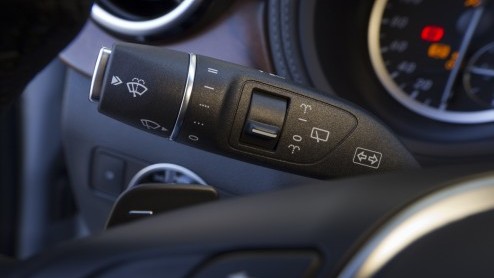 Kennen we 'm nog, de Mercedes-Benz B-Klasse? De functioneel vormgegeven MPV heeft een compleet nieuwe opvolger die gezien mag worden, ook nog eens lekker rijdt n vol zit met handige en veilige innova