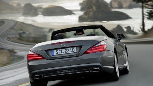 Precies 60 jaar na de introductie van de eerste SL presenteert Mercedes-Benz de nieuwe SL. Dit gebeurt in januari op de autotentoonstelling van Detroit. Nu alle officile details! In het voorjaar staa