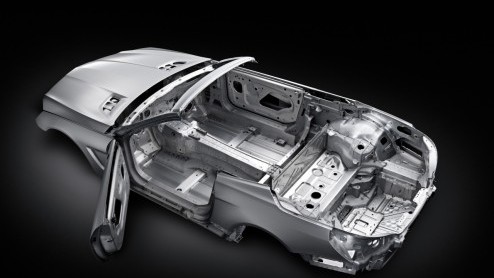 Binnenkort presenteert Mercedes-Benz de compleet nieuwe SL-Klasse. Meer dan ooit doet hij zijn typeaanduiding (SL staat voor Sport Leicht) eer aan. Het geheim: aluminium! In het voorjaar van 2012 komt