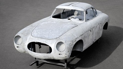 Mercedes-Benz heeft ter gelegenheid van de zestigste verjaardag van de SL de oudst nog bestaande 300 SL terug in nieuwstaat gebracht. De stamvader aller SLs werd in 1952 gepresenteerd en leeft nog st