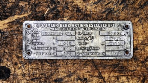 Mercedes-Benz heeft ter gelegenheid van de zestigste verjaardag van de SL de oudst nog bestaande 300 SL terug in nieuwstaat gebracht. De stamvader aller SLs werd in 1952 gepresenteerd en leeft nog st