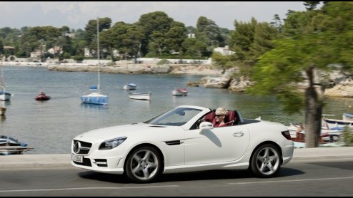 De Duitsers gaan er nu echt aan; de dieselmotor doet intrede in de SLK Roadster. Mercedes-Benz kiest niet de minste; het is de 250 CDI die voor serieuze prestaties met een bescheiden verbruik moet gaa