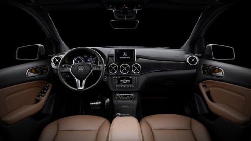Kort na de bekendmaking van de vanafprijs van de nieuwe Mercedes B-Klasse is het volledige prijzenboek bekend. De B180 voert de lijst aan met een prijs van 26.990 euro; dieselen kan vanaf net geen 32 