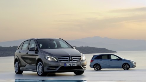 Mercedes geeft nu zelf informatie over de nieuwe B-Klasse vrij, die in november op de markt komt. Het draait bij de nieuwe Duitser om efficintie, een lagere zitpositie en talrijke veiligheidsinnovati