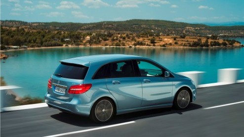 Vanaf 19 november staat de nieuwe Mercedes B-Klasse bij de dealer, vanaf 26.990 euro. Alle versies komen in aanmerking voor 20% bijtelling. Voorproeven kan binnenkort bij de sneak preview van de impor