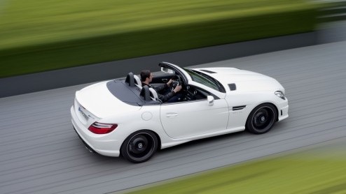 Nadat Mercedes-Benz alles over de 5.5 liter V8 heeft verteld mag nu de auto zelf ook digitaal uit de doeken; de SLK 55 AMG. De krachtige Roadster gaat wordt op de IAA in levende lijve voorgesteld.