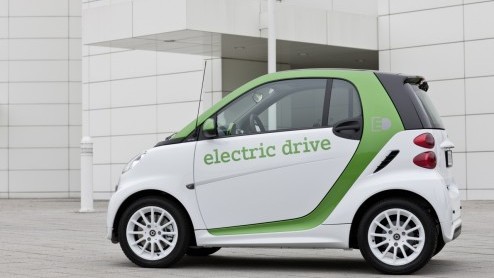 Op de IAA in Frankfurt debuteert de derde generatie smart fortwo electric drive. Het nieuwe model is krachtiger dan zijn voorganger en heeft bovendien een ruimere actieradius waarbij de accus binnen 