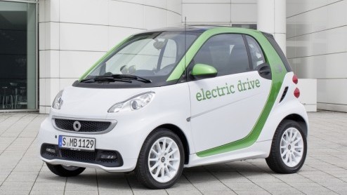 Op de IAA in Frankfurt debuteert de derde generatie smart fortwo electric drive. Het nieuwe model is krachtiger dan zijn voorganger en heeft bovendien een ruimere actieradius waarbij de accus binnen 