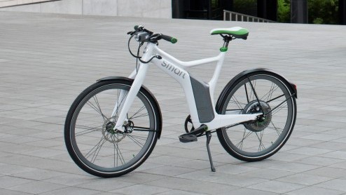 Elektrisch smart rijden kan ook op twee wielen. Daartoe heeft het kleinste automerk de ebike in gedachten. Deze elektrische fiets gaat officieel in productie en begin 2012 in de verkoop.
