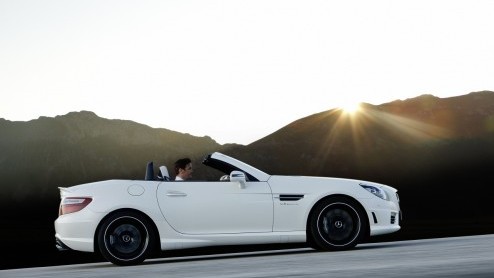 Mercedes-Benz heeft de SLK 55 AMG en 250 CDI dieselvariant geprijsd. De sportieve V8 is nu te bestellen vanaf 90.480 euro en wie liever wil viercilinderdieselen moet net geen 50 mille neertellen.