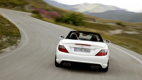 Mercedes-Benz heeft de SLK 55 AMG en 250 CDI dieselvariant geprijsd. De sportieve V8 is nu te bestellen vanaf 90.480 euro en wie liever wil viercilinderdieselen moet net geen 50 mille neertellen.
