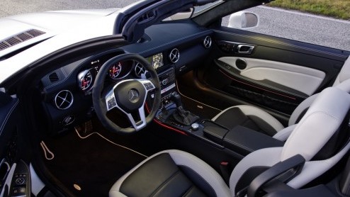 Nadat Mercedes-Benz alles over de 5.5 liter V8 heeft verteld mag nu de auto zelf ook digitaal uit de doeken; de SLK 55 AMG. De krachtige Roadster gaat wordt op de IAA in levende lijve voorgesteld.
