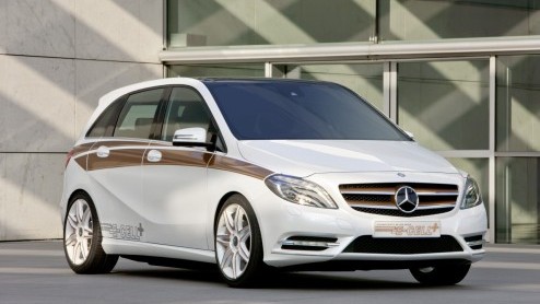 De nieuwe Mercedes B-Klasse staat in november bij de dealer. Op de IAA Frankfurt staat nu een studiemodel daarvan met elektrische aandrijflijn en een kleine benzinemotor die fungeert als range extende