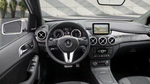 De nieuwe Mercedes B-Klasse staat in november bij de dealer. Op de IAA Frankfurt staat nu een studiemodel daarvan met elektrische aandrijflijn en een kleine benzinemotor die fungeert als range extende