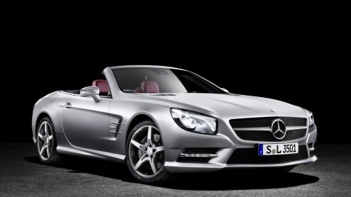 De prijslijst van de nieuwe Mercedes-Benz SL-Klasse is bekend! In Nederland trapt de Roadster af vanaf 106.400 euro met een zescilinder. Voor snelle beslissers is er de Edition 1 met AMG-tenue en rood