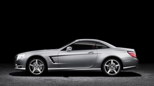 De prijslijst van de nieuwe Mercedes-Benz SL-Klasse is bekend! In Nederland trapt de Roadster af vanaf 106.400 euro met een zescilinder. Voor snelle beslissers is er de Edition 1 met AMG-tenue en rood