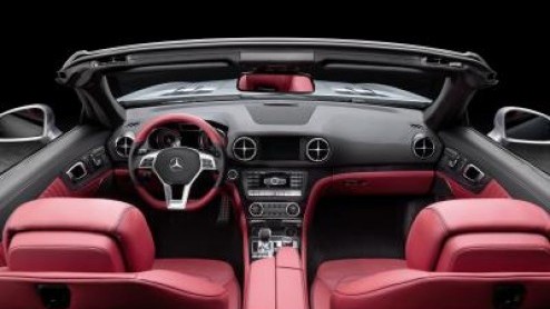De prijslijst van de nieuwe Mercedes-Benz SL-Klasse is bekend! In Nederland trapt de Roadster af vanaf 106.400 euro met een zescilinder. Voor snelle beslissers is er de Edition 1 met AMG-tenue en rood