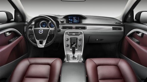 De Volvo S80 haalt weer het nieuws. Waarom? De D5 dieselmotor heeft er extra pks bij gekregen maar werd ook nog zuiniger. Met 129 gram CO2-uitstoot scoort de vijfcilinder voorbeeldig. De Zweden voorz