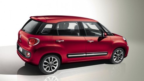 En daar is de multi purpose Fiat 500. Geen Fiat 500 MPV of Ellezero, maar gewoon Fiat 500L. De vijfzitter debuteert in Genve dit voorjaar maar hier hebben we alvast de eerste beelden.