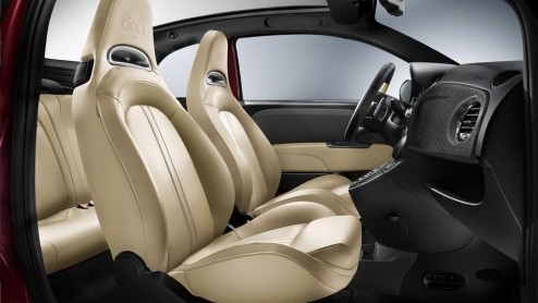 Tijdens de 30e verjaardag van de Mille Miglia presenteert Abarth de Abarth 695 Maserati Edition. Een exclusief nummer gebouwd in een oplage van 499 exemplaren. Met 180 pk.