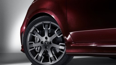 Tijdens de 30e verjaardag van de Mille Miglia presenteert Abarth de Abarth 695 Maserati Edition. Een exclusief nummer gebouwd in een oplage van 499 exemplaren. Met 180 pk.