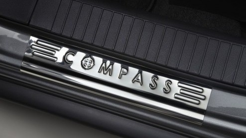 Jeep maakt in Parijs ruimte om special editions te introduceren. Zo beleeft de Grand Cherokee SRT Limited Edition zijn debuut, staat de Jeep Wrangler Moab in de schijnwerpers en wordt de Jeep Compass 